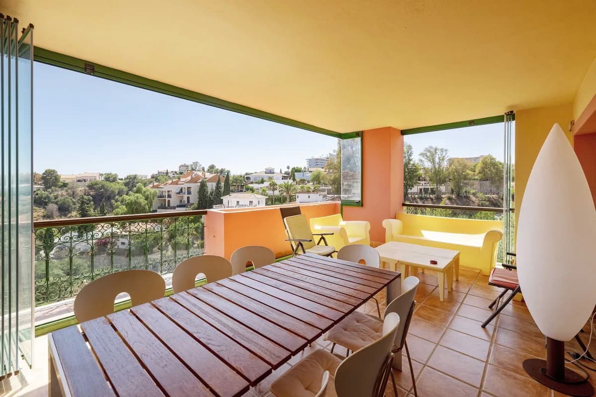 4 Bedroom Top Floor Apartment for Sale in Fuengirola, Málaga - Image 4
