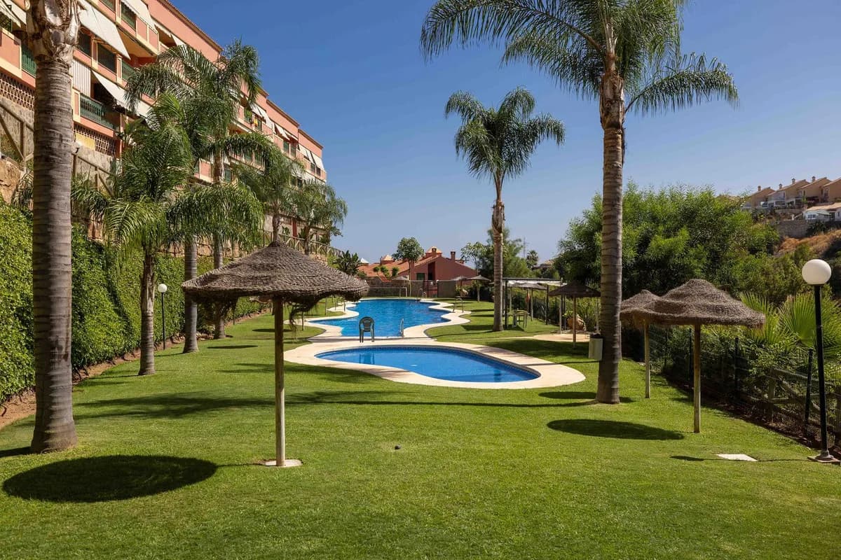 4 Bedroom Top Floor Apartment for Sale in Fuengirola, Málaga - Image 6