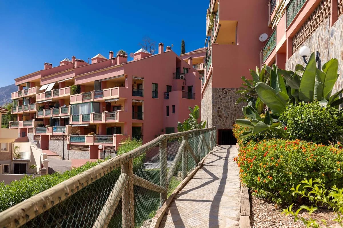 4 Bedroom Top Floor Apartment for Sale in Fuengirola, Málaga - Image 8