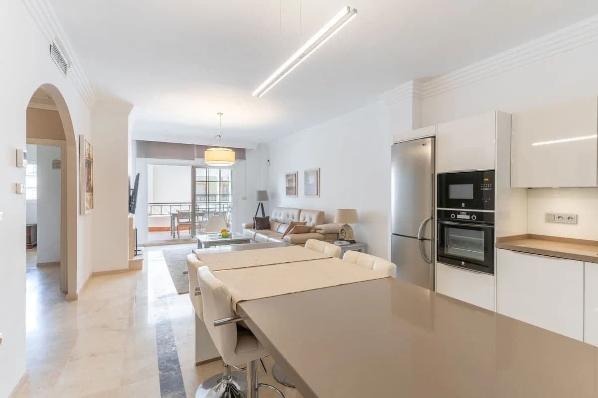 3 Bedroom Middle Floor Apartment for Sale in Nueva Andalucía, Málaga - Image 8