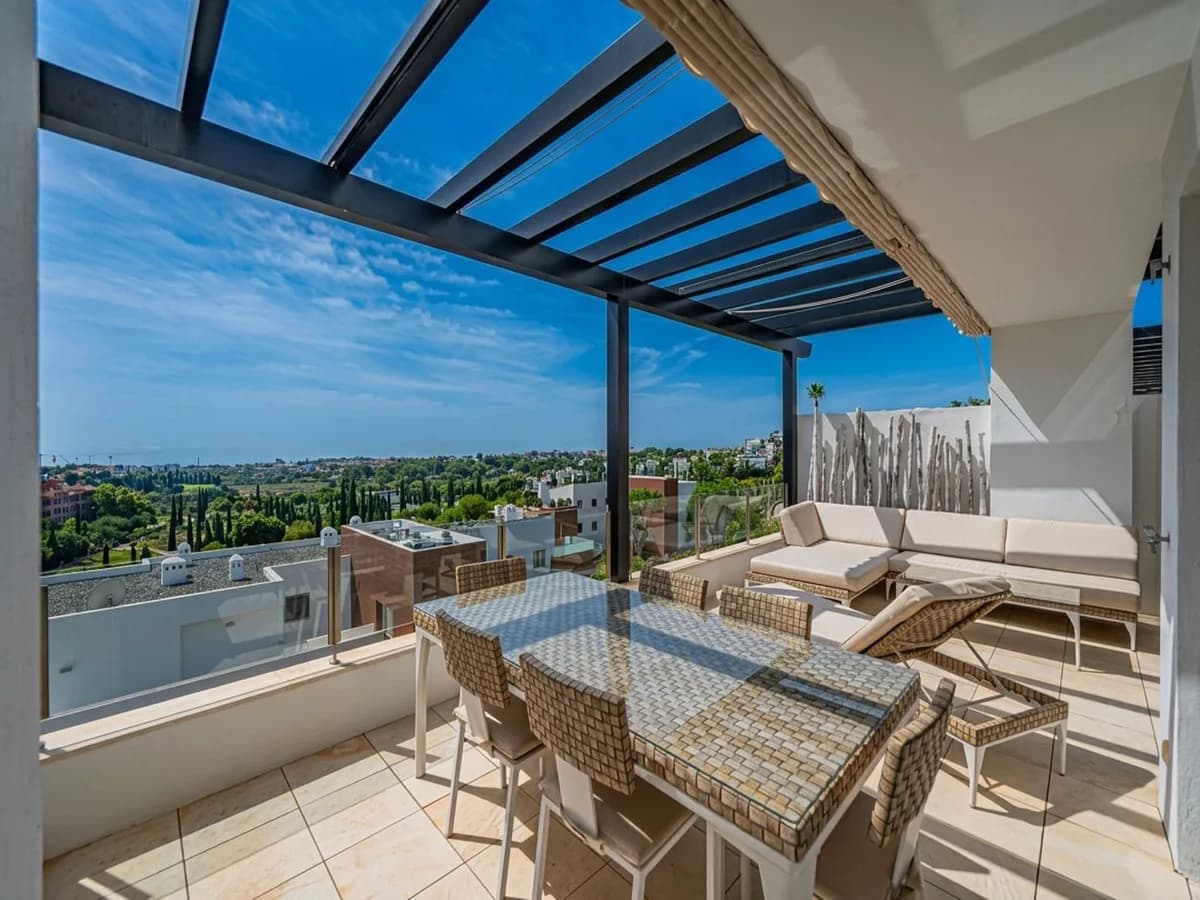 2 Bedroom Middle Floor Apartment for Sale in Los Flamingos, Málaga