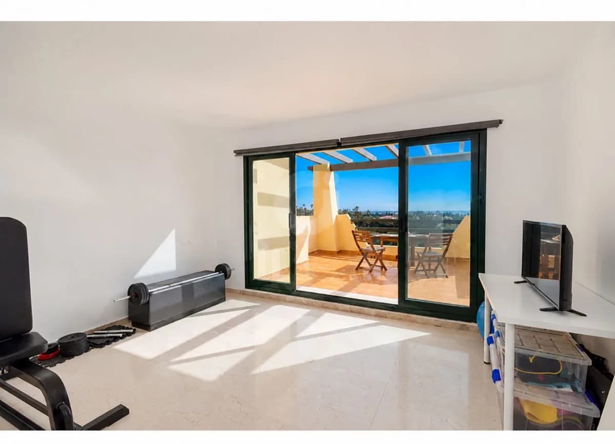 3 Bedroom Penthouse Duplex for Sale in Selwo, Málaga - Image 7