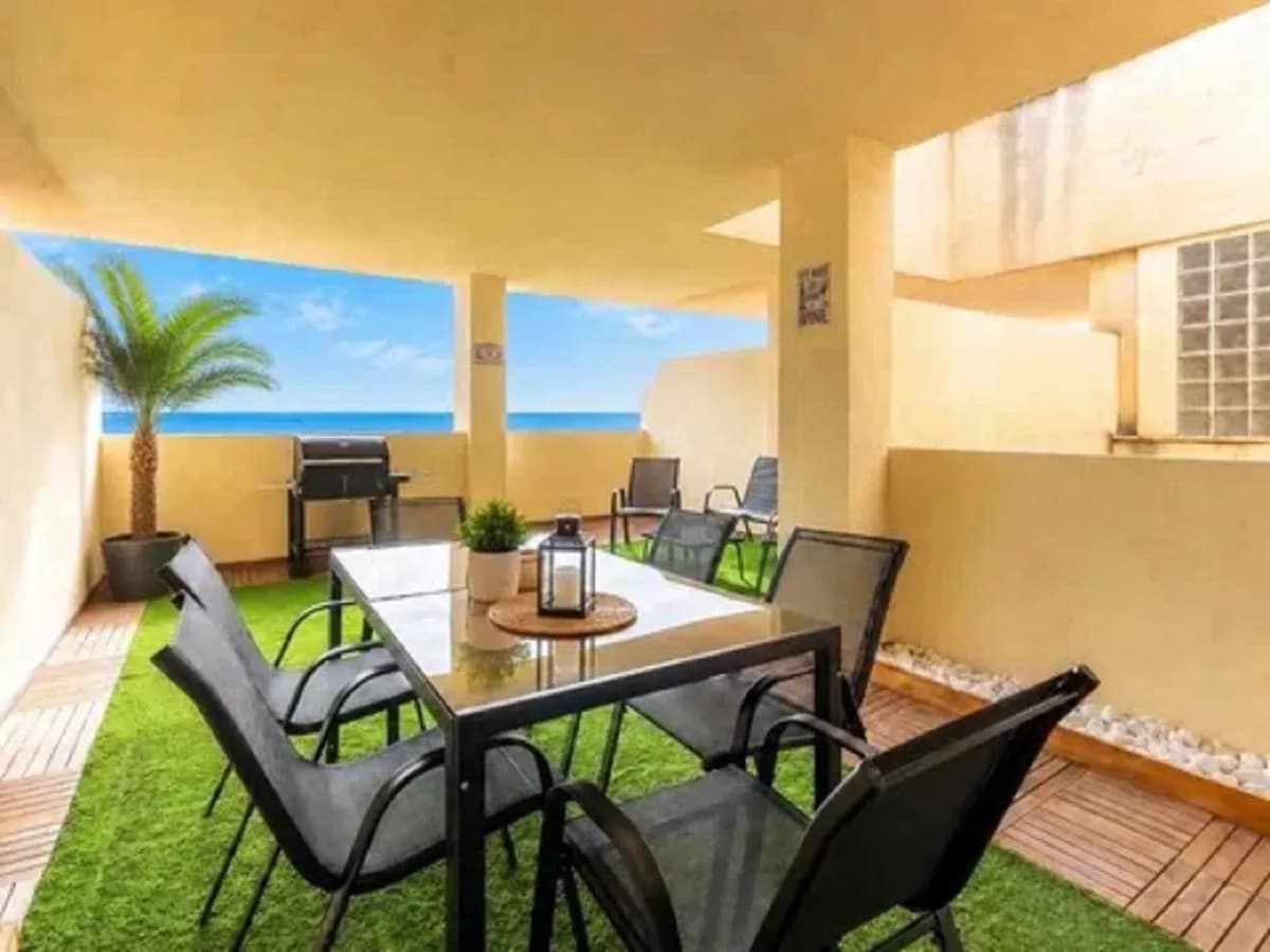 2 Bedroom Middle Floor Apartment for Sale in Torreblanca, Málaga