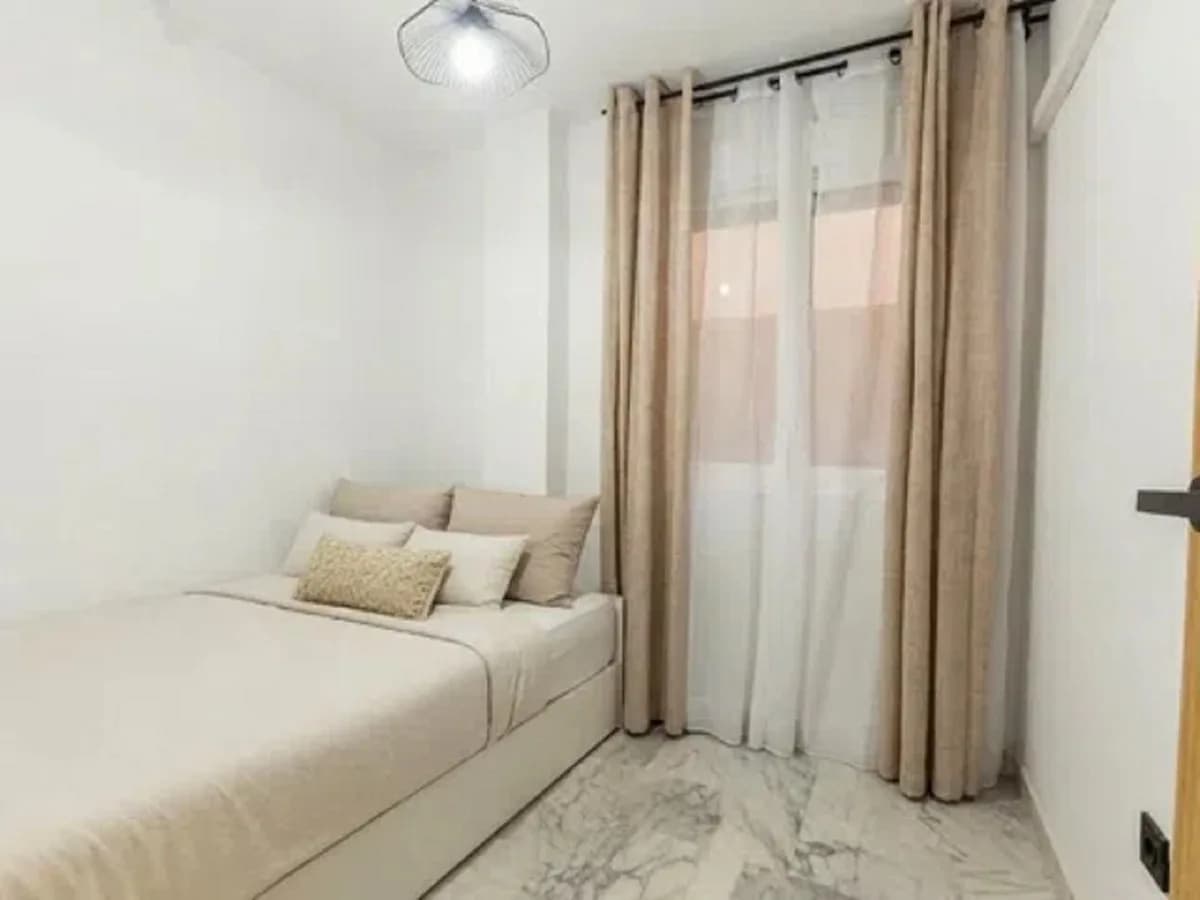 2 Bedroom Middle Floor Apartment for Sale in Torreblanca, Málaga - Image 7