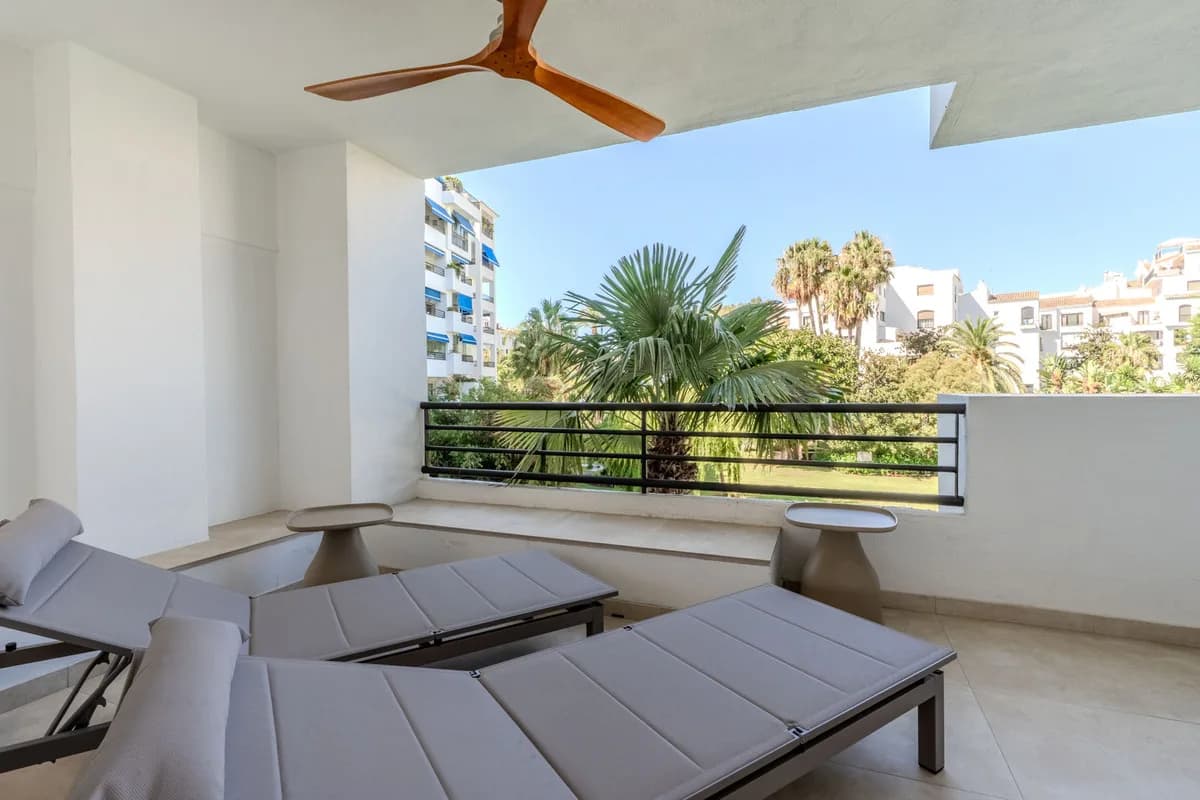 2 Bedroom Middle Floor Apartment for Sale in Puerto Banús, Málaga - Image 8
