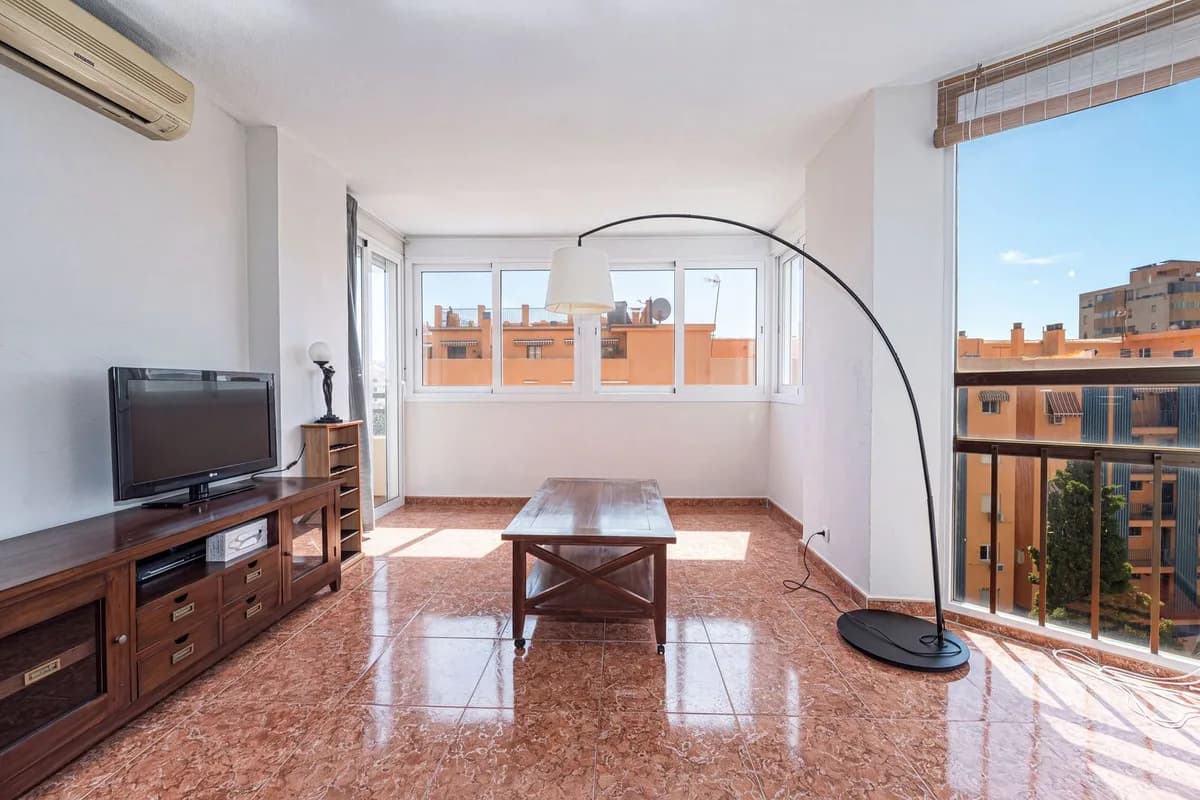 3 Bedroom Middle Floor Apartment for Sale in Fuengirola, Málaga