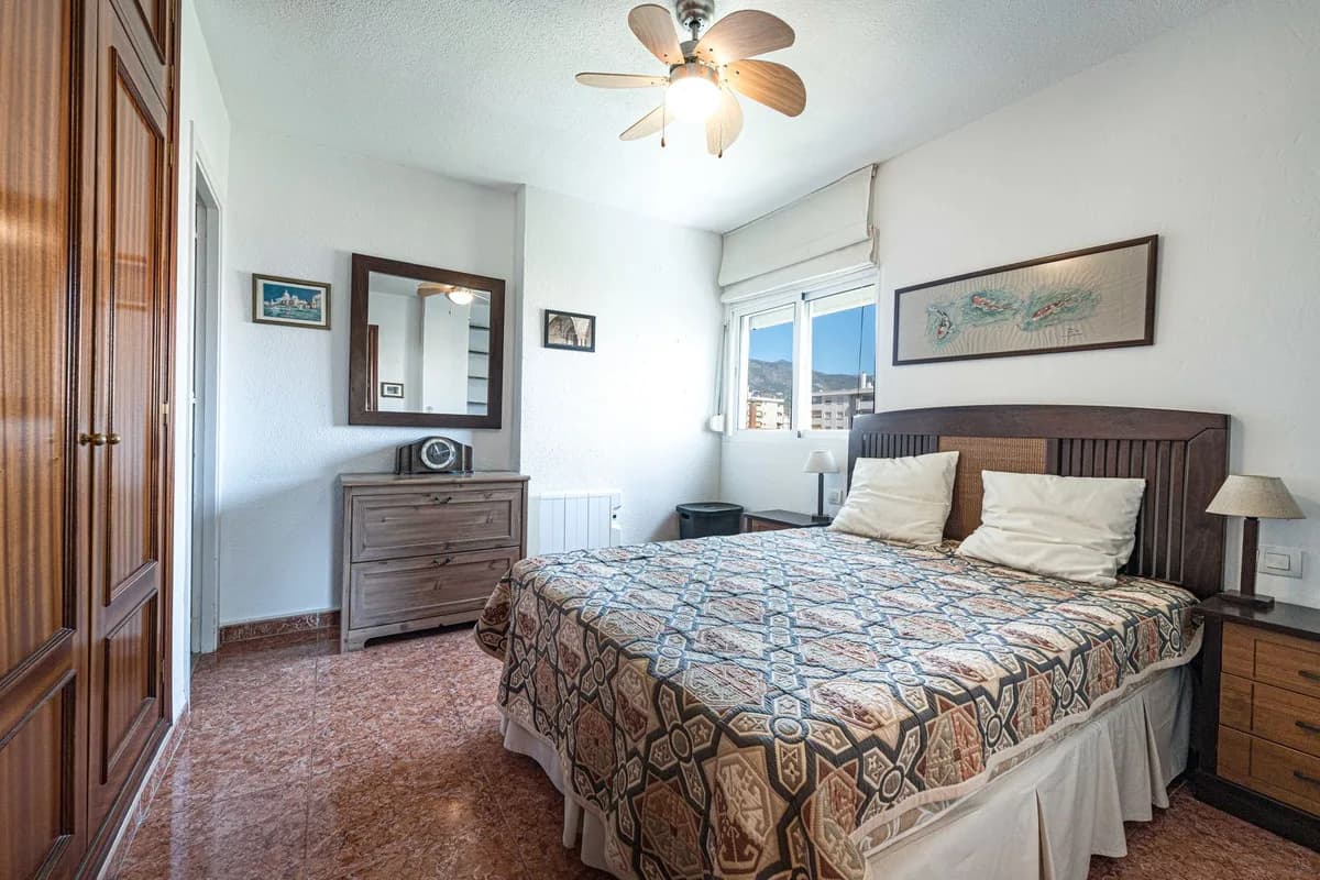 3 Bedroom Middle Floor Apartment for Sale in Fuengirola, Málaga - Image 3