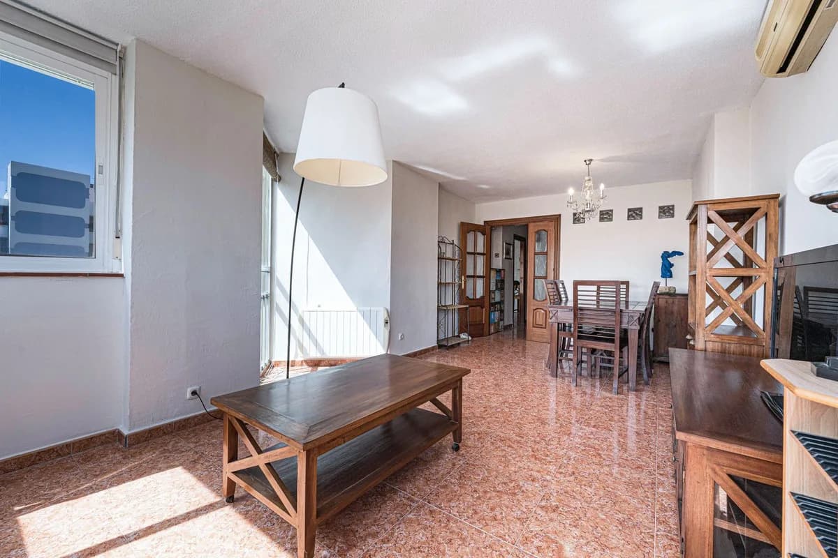 3 Bedroom Middle Floor Apartment for Sale in Fuengirola, Málaga - Image 8