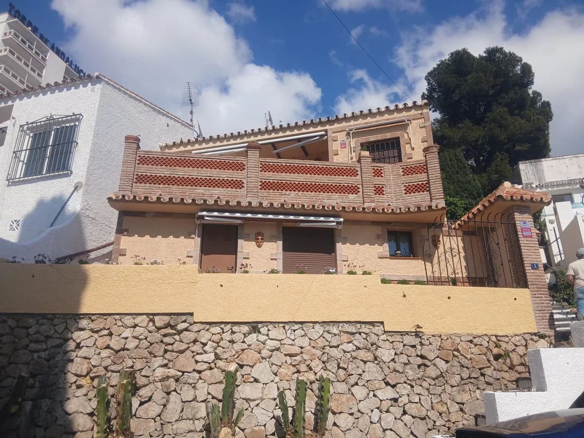 3 Bedroom Semi-Detached House for Sale in Nueva Andalucía, Málaga