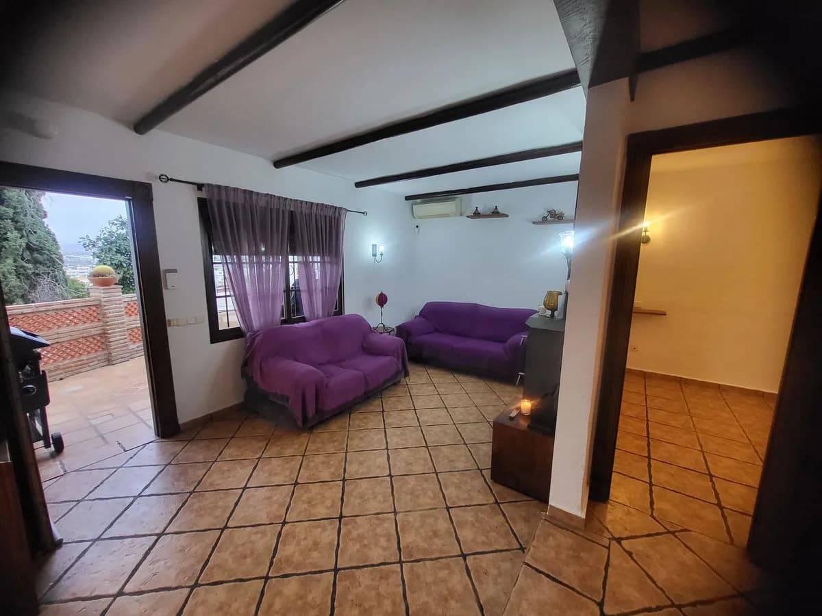 3 Bedroom Semi-Detached House for Sale in Nueva Andalucía, Málaga - Image 7