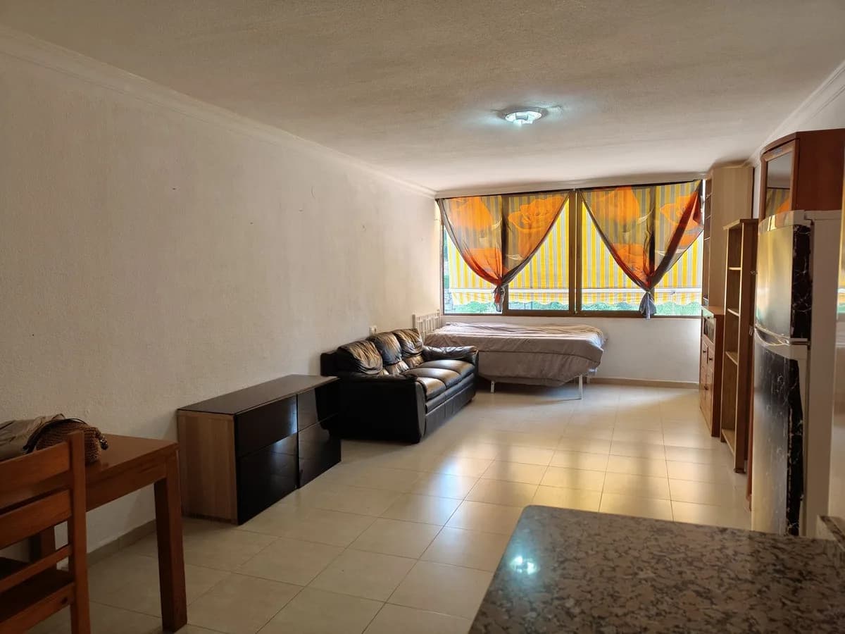 1 Bedroom Middle Floor Apartment for Sale in Los Pacos, Málaga