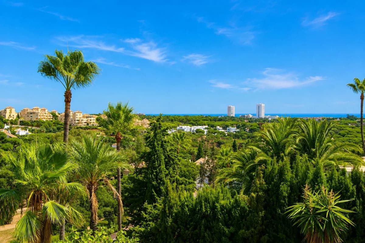 4 Bedroom Detached Villa for Sale in Elviria, Málaga - Image 5