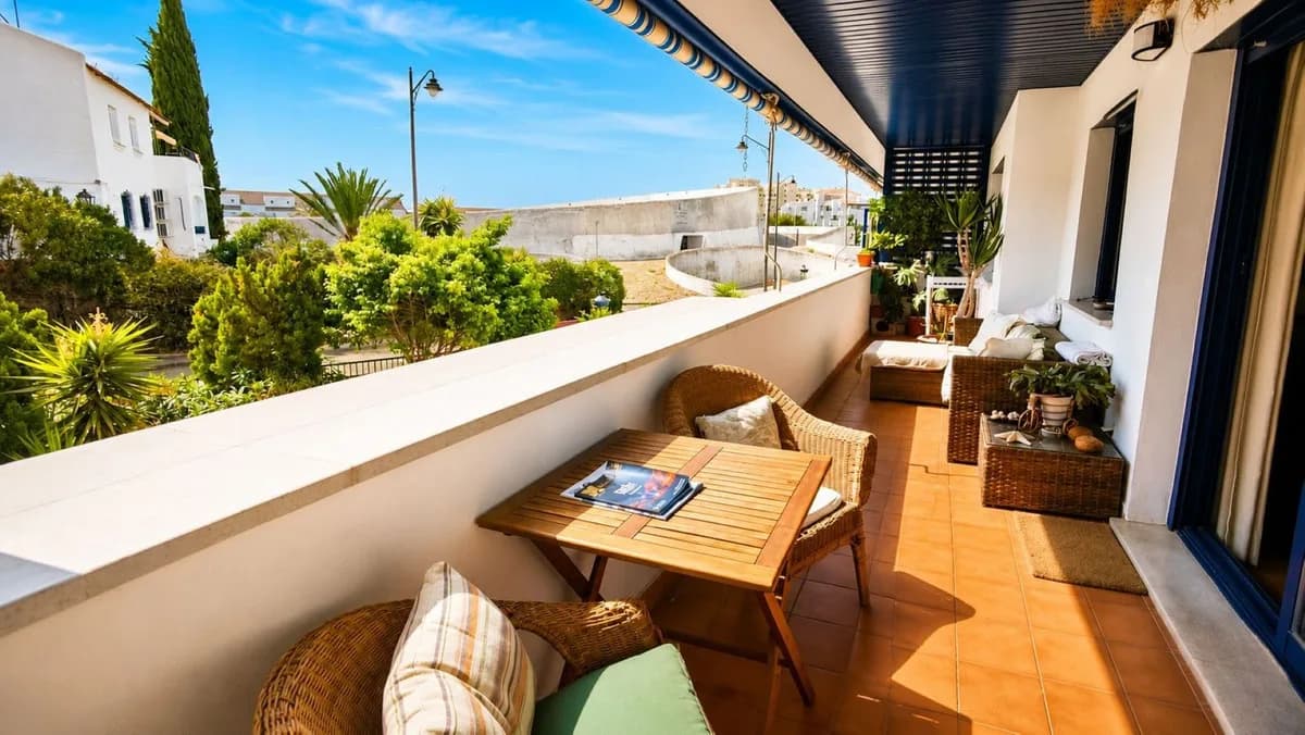3 Bedroom Ground Floor Apartment for Sale in Estepona, Málaga