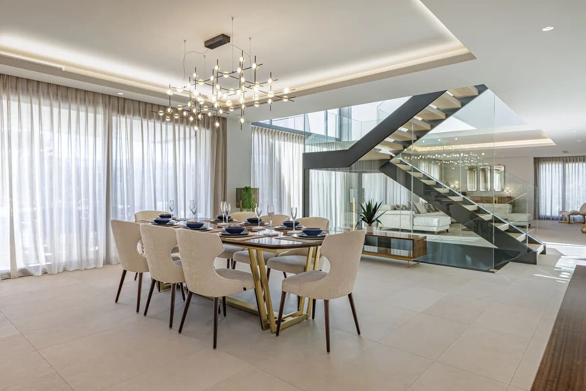 6 Bedroom Detached Villa for Sale in El Paraiso, Málaga - Image 6