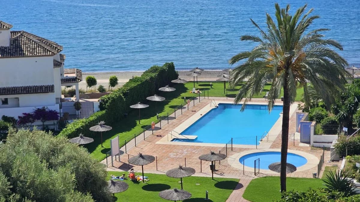 3 Bedroom Top Floor Apartment for Sale in Estepona, Málaga