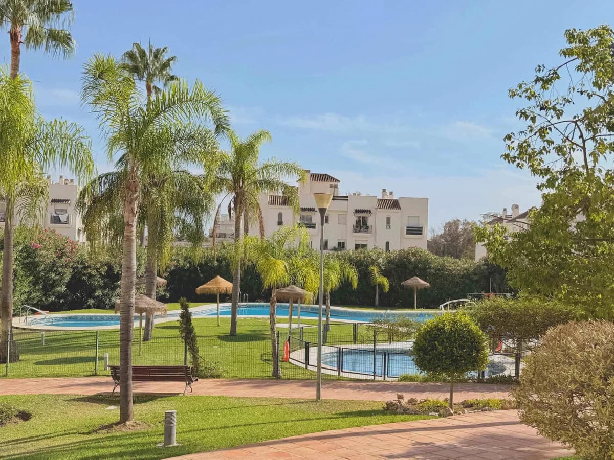 2 Bedroom Middle Floor Apartment for Sale in Marbella, Málaga