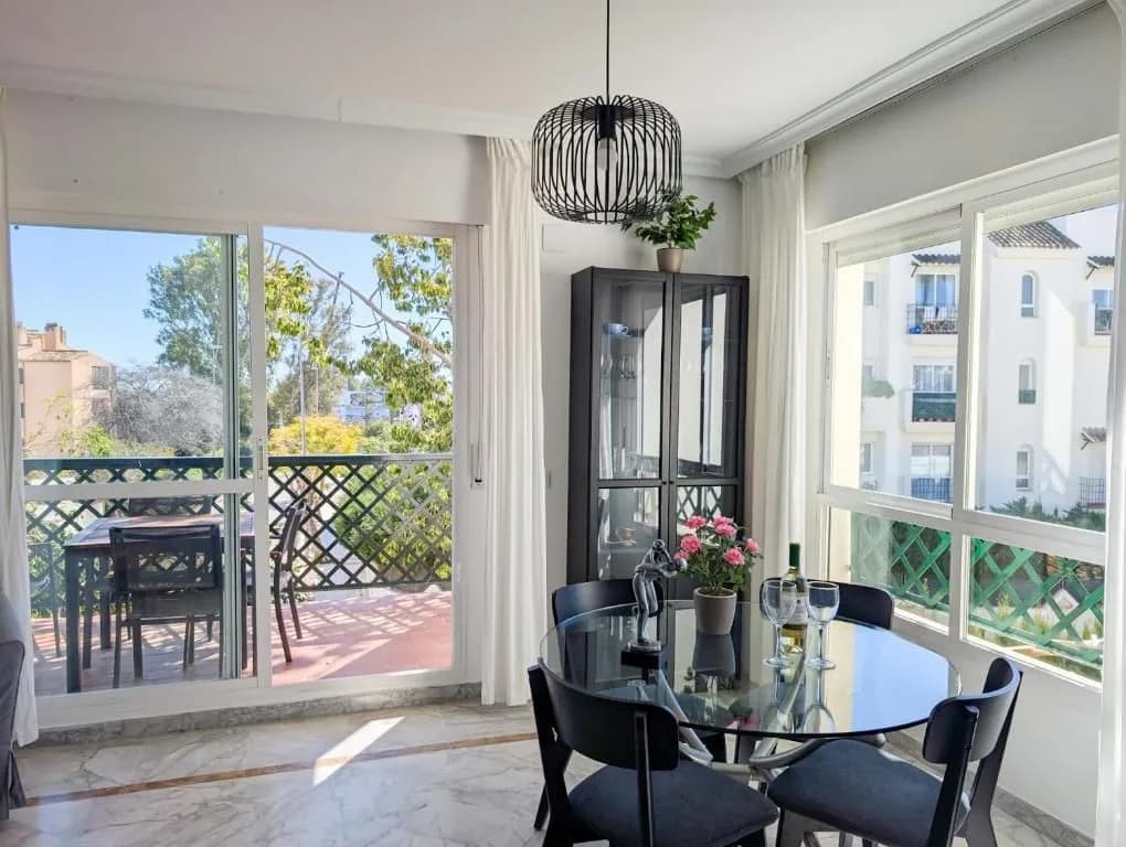 2 Bedroom Middle Floor Apartment for Sale in Marbella, Málaga - Image 6