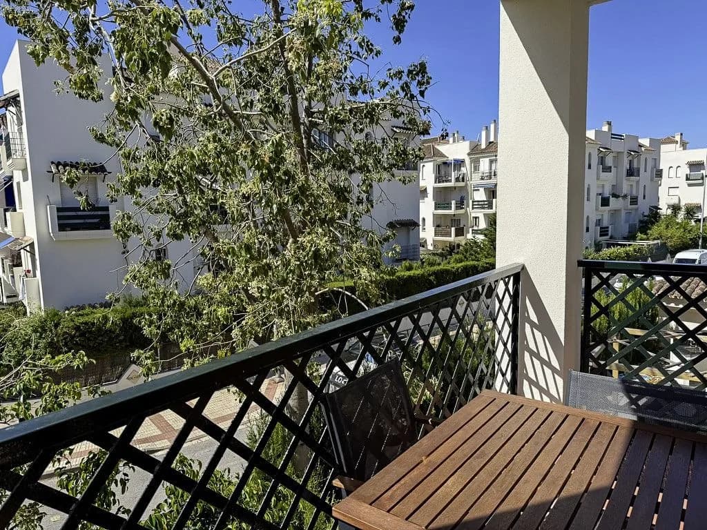 2 Bedroom Middle Floor Apartment for Sale in Marbella, Málaga - Image 7