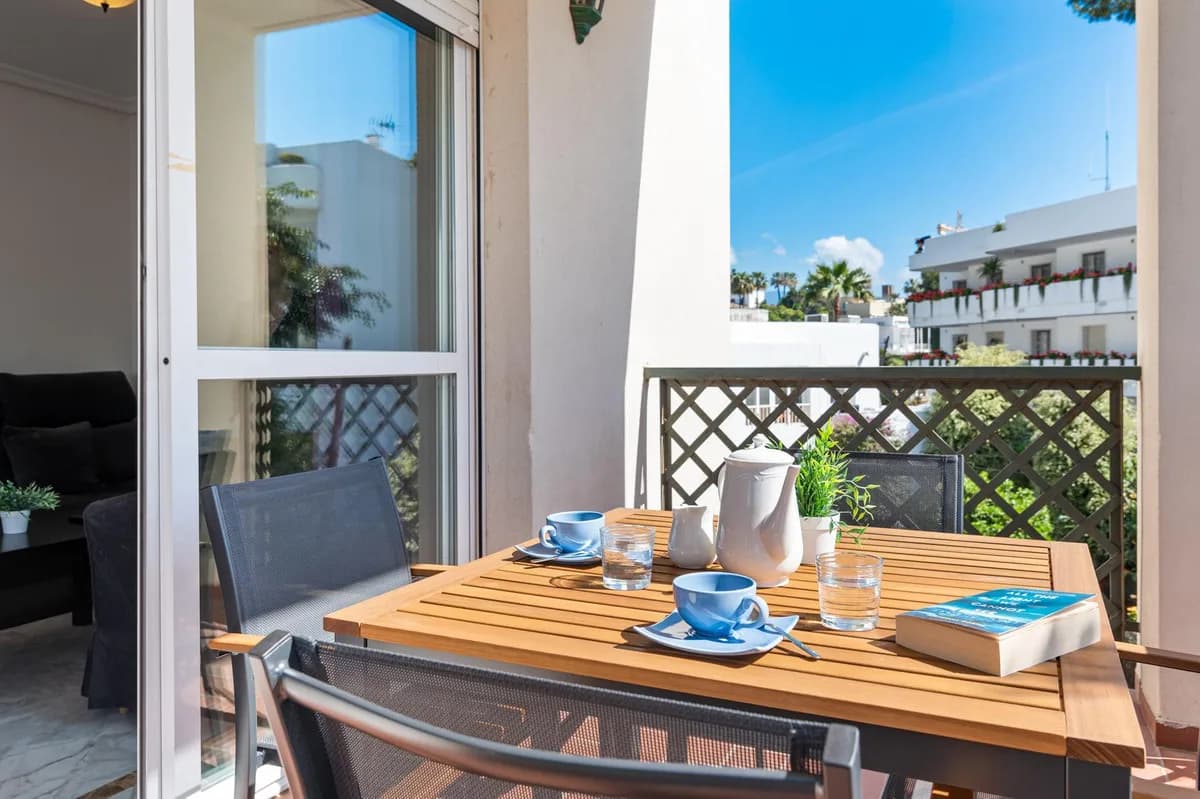 2 Bedroom Middle Floor Apartment for Sale in Marbella, Málaga - Image 8