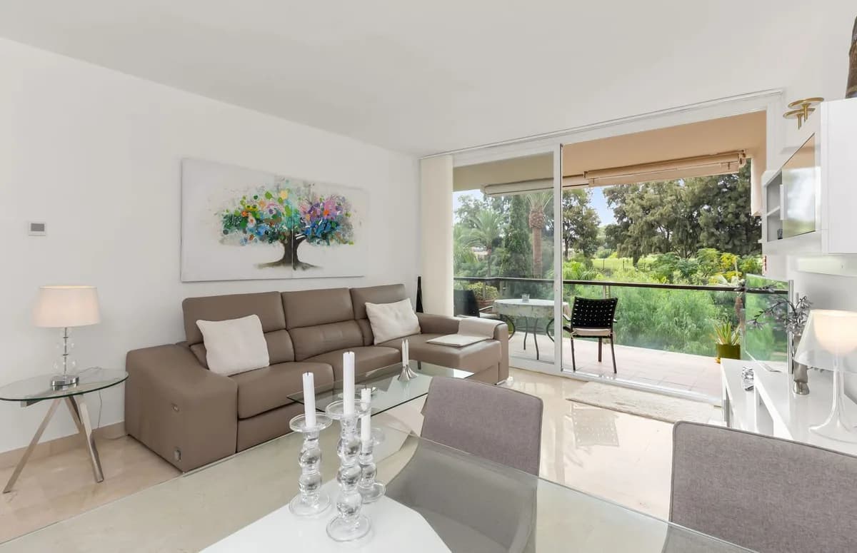 2 Bedroom Middle Floor Apartment for Sale in Miraflores, Málaga - Image 6