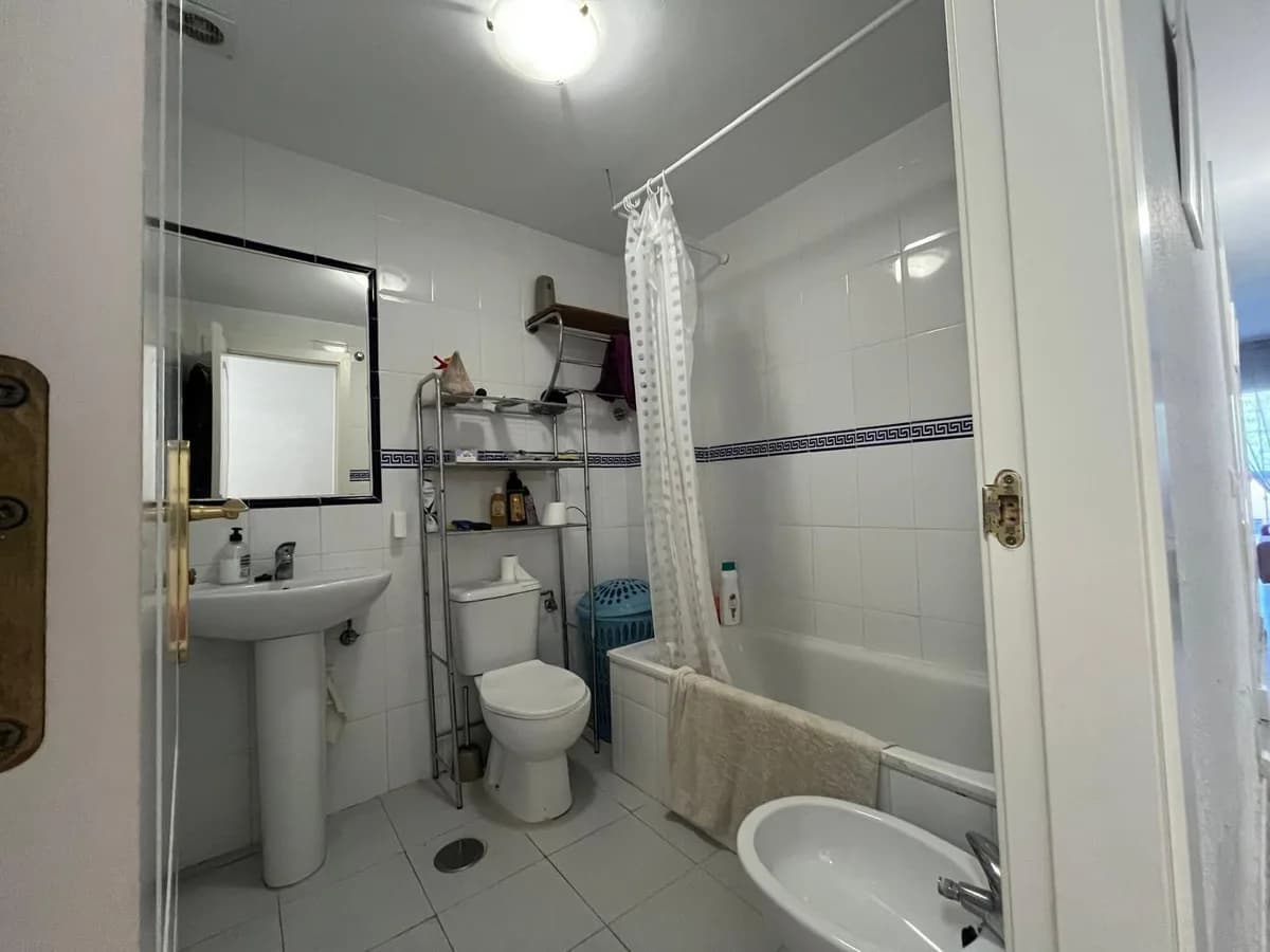 4 Bedroom Ground Floor Apartment for Sale in Fuengirola, Málaga - Image 8