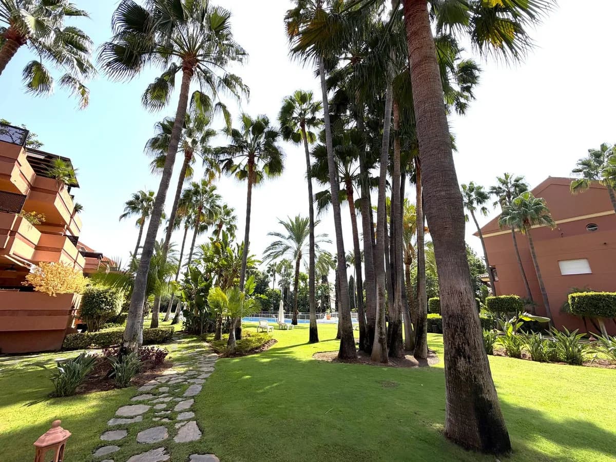 2 Bedroom Ground Floor Apartment for Sale in Puerto Banús, Málaga - Image 2