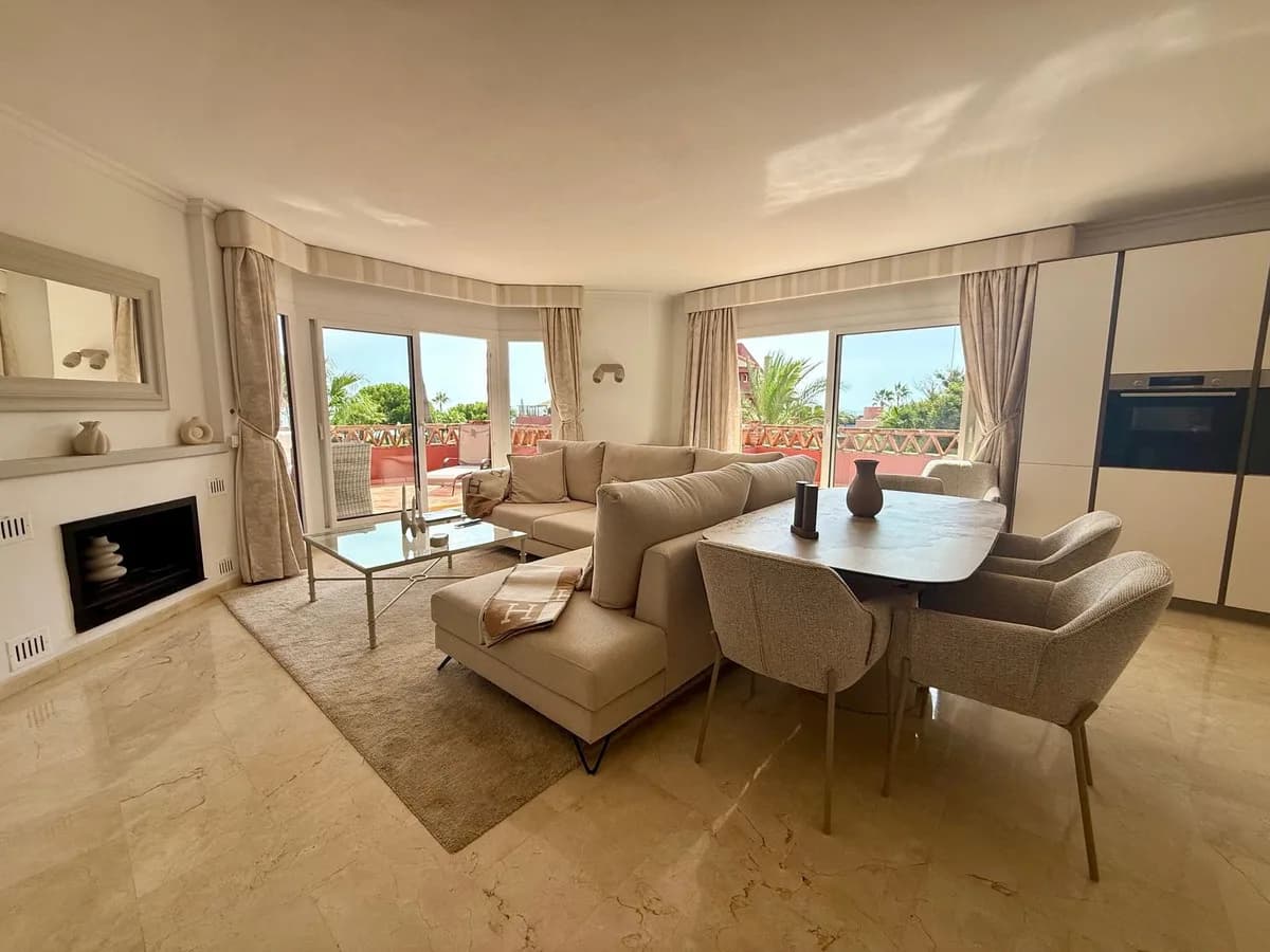 4 Bedroom Penthouse Duplex for Sale in Elviria, Málaga - Image 2