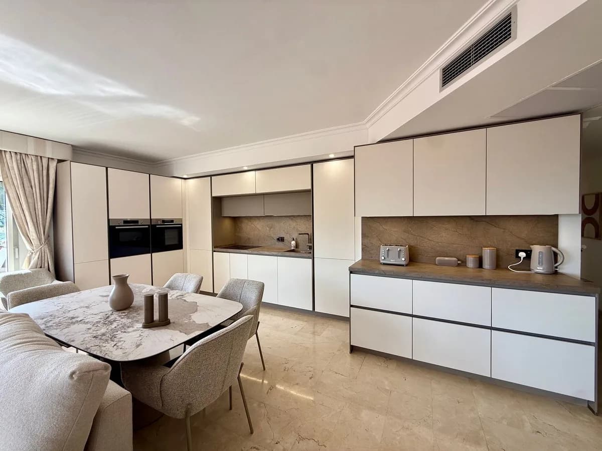 4 Bedroom Penthouse Duplex for Sale in Elviria, Málaga - Image 3