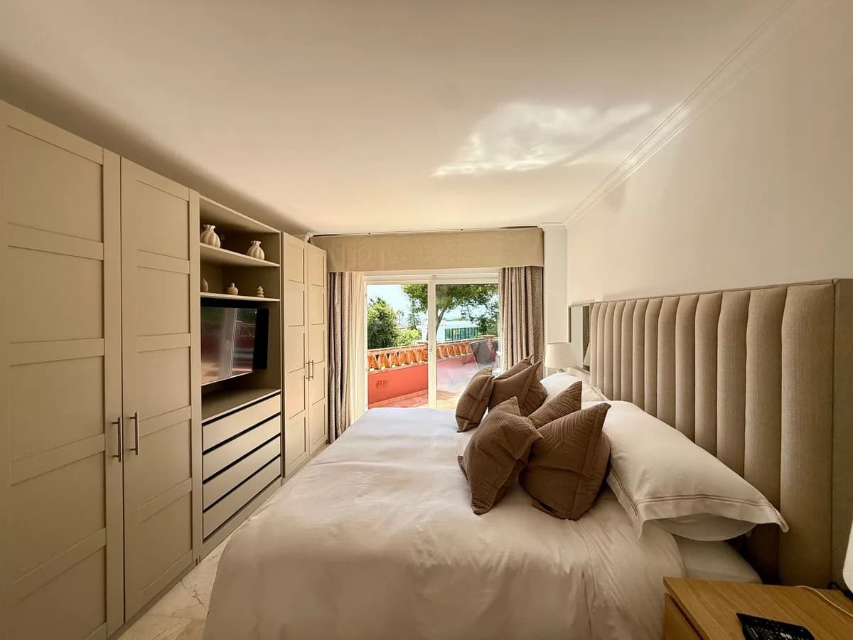 4 Bedroom Penthouse Duplex for Sale in Elviria, Málaga - Image 8