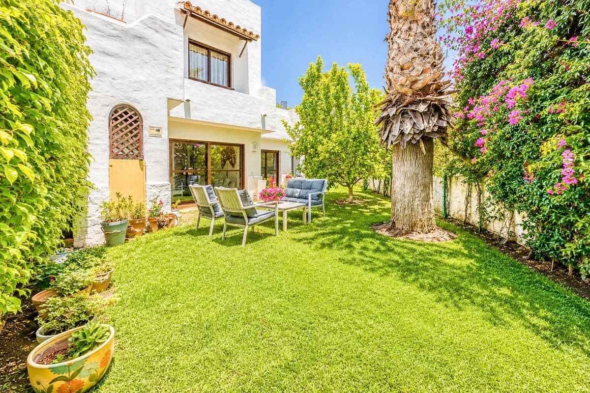 2 Bedroom Ground Floor Apartment for Sale in Estepona, Málaga - Image 2