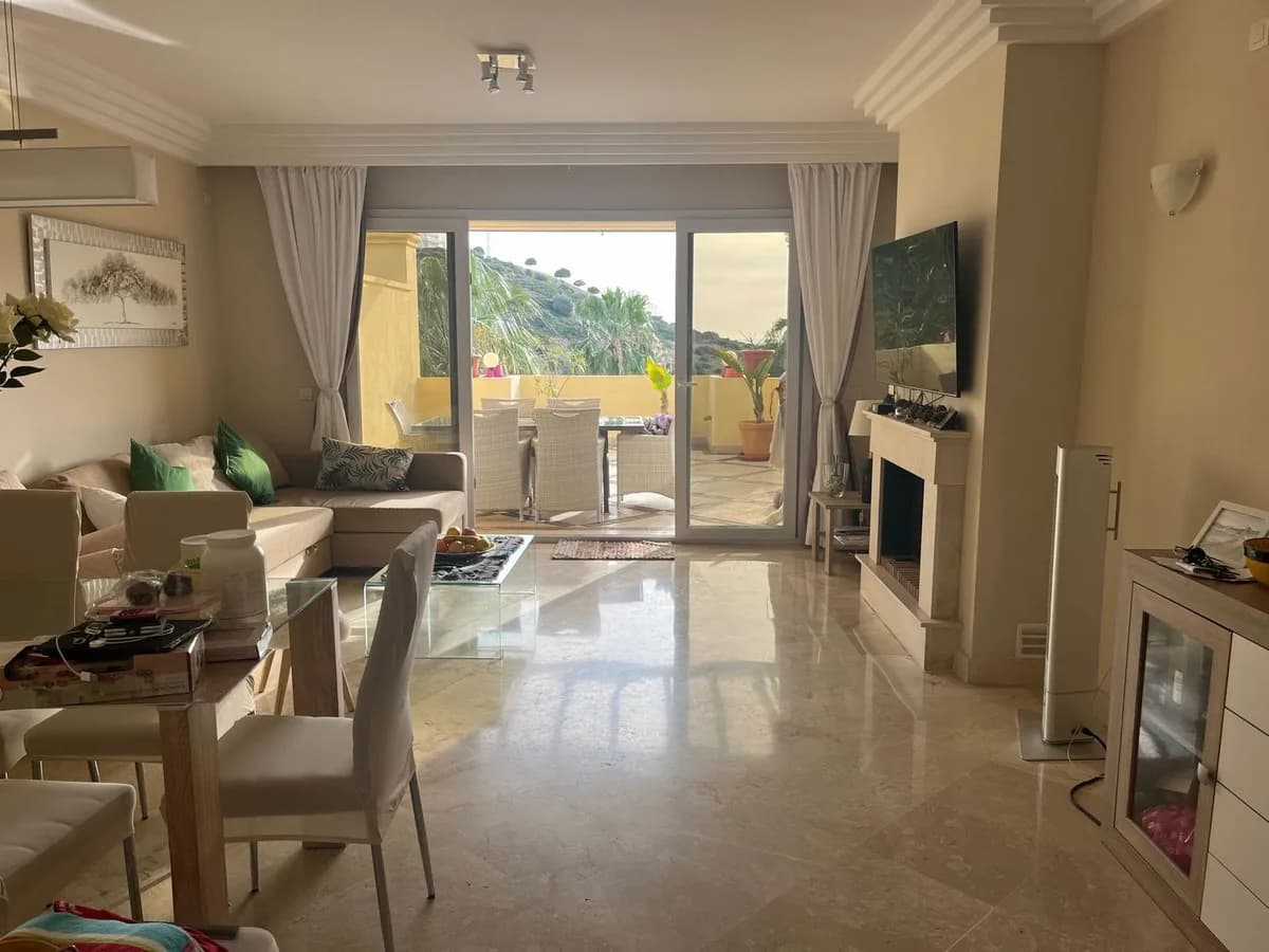 2 Bedroom Middle Floor Apartment for Sale in Casares Playa, Málaga - Image 6