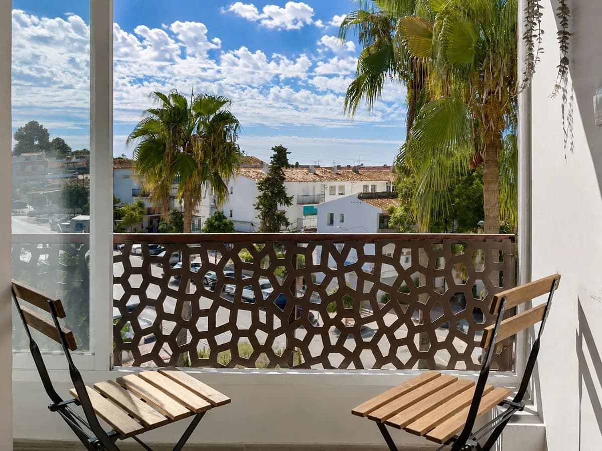 2 Bedroom Middle Floor Apartment for Sale in Nueva Andalucía, Málaga