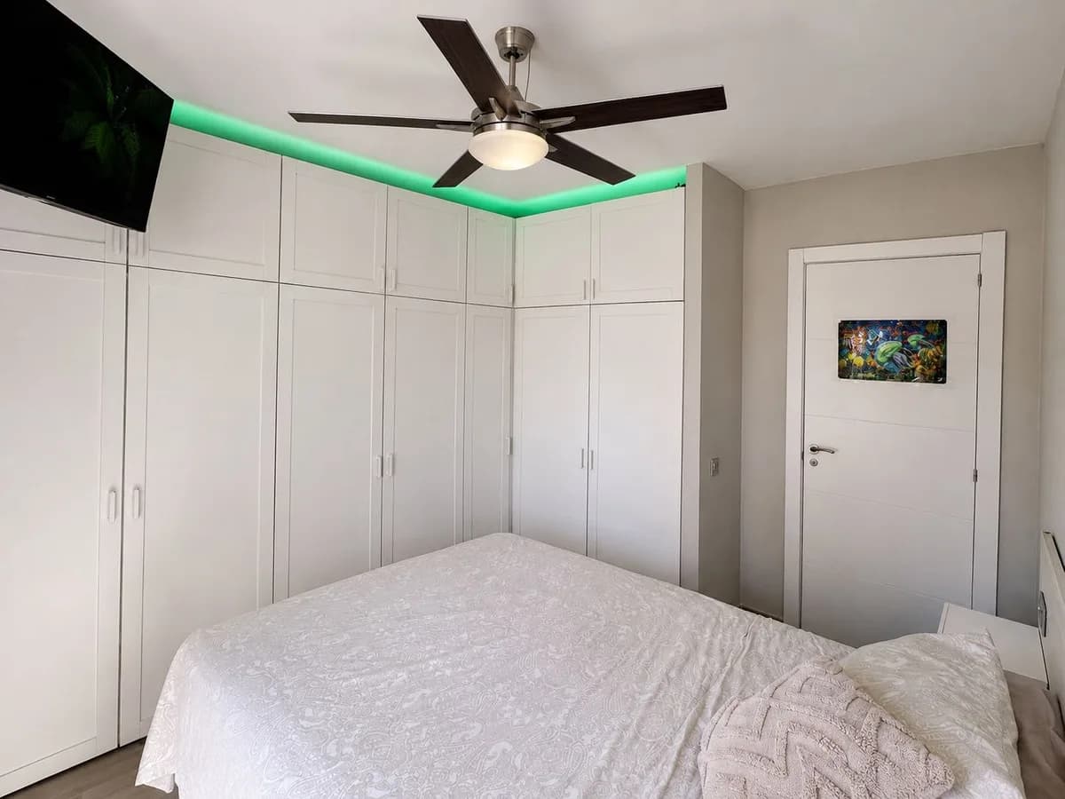 2 Bedroom Middle Floor Apartment for Sale in Nueva Andalucía, Málaga - Image 9