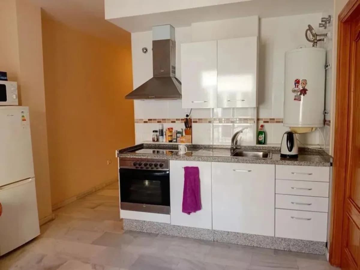 1 Bedroom Middle Floor Apartment for Sale in Monda, Málaga - Image 2