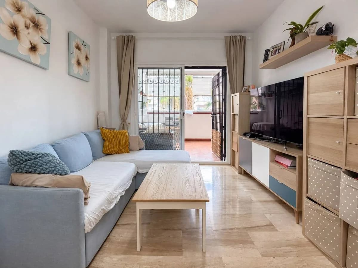 2 Bedroom Middle Floor Apartment for Sale in Riviera del Sol, Málaga - Image 3