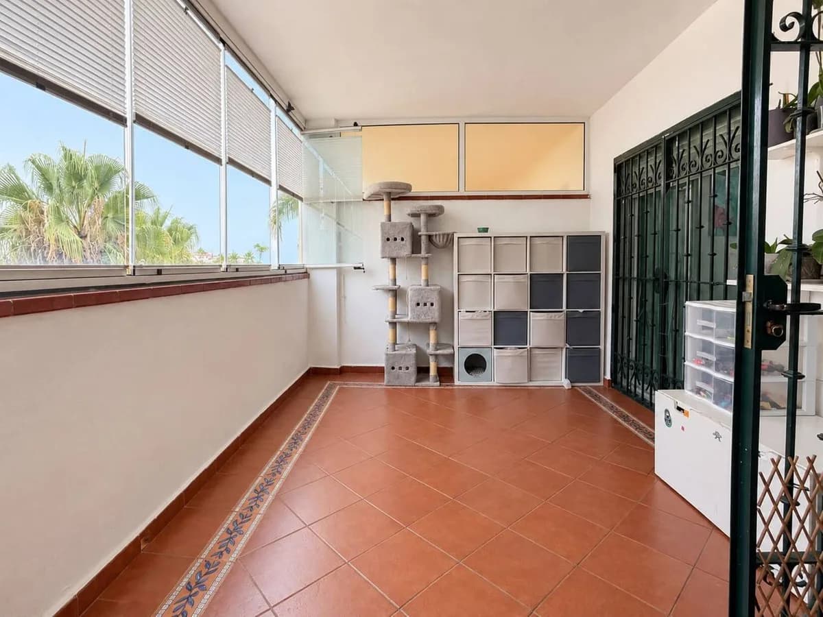 2 Bedroom Middle Floor Apartment for Sale in Riviera del Sol, Málaga - Image 4