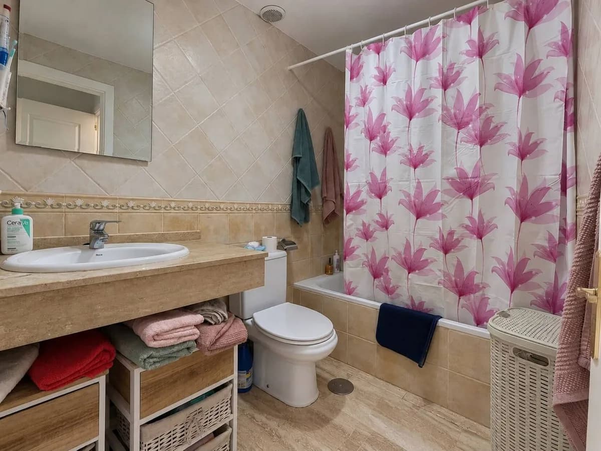 2 Bedroom Middle Floor Apartment for Sale in Riviera del Sol, Málaga - Image 9