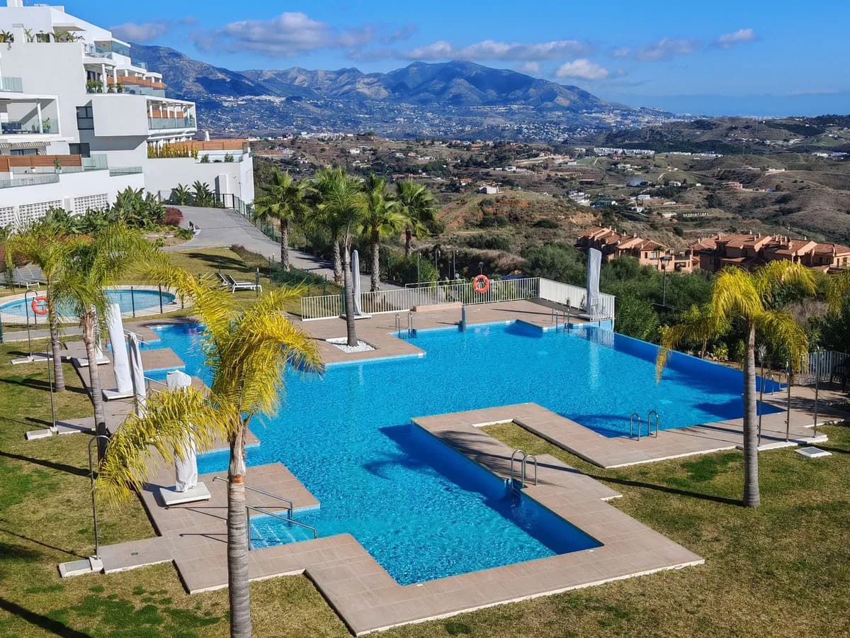 2 Bedroom Middle Floor Apartment for Sale in Calanova Golf, Málaga