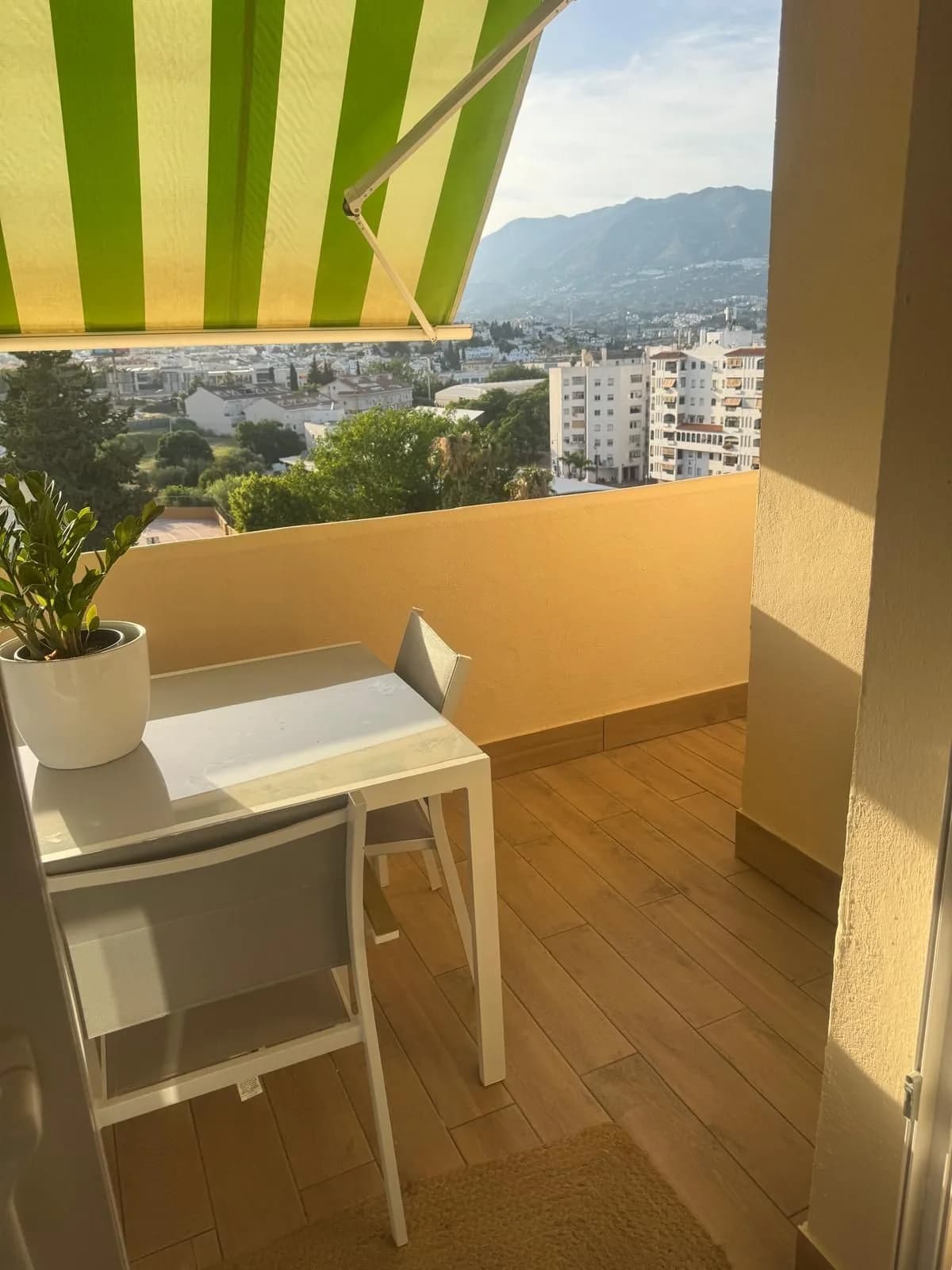 2 Bedroom Top Floor Apartment for Sale in Fuengirola, Málaga - Image 3