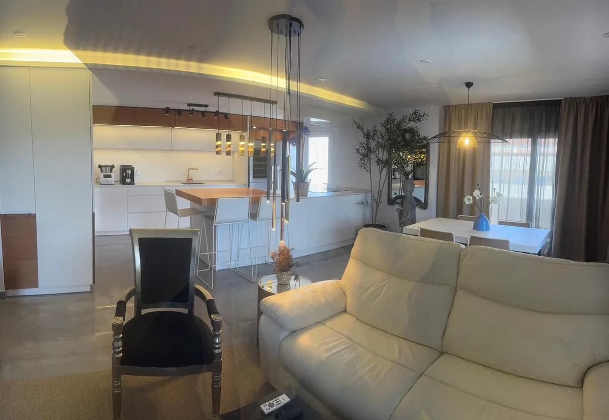 2 Bedroom Top Floor Apartment for Sale in Fuengirola, Málaga - Image 4