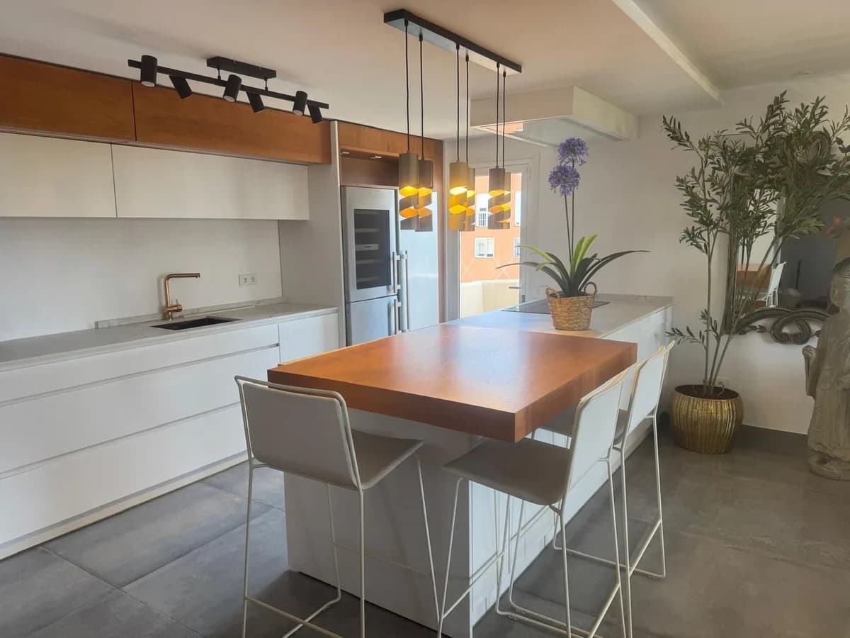 2 Bedroom Top Floor Apartment for Sale in Fuengirola, Málaga - Image 6