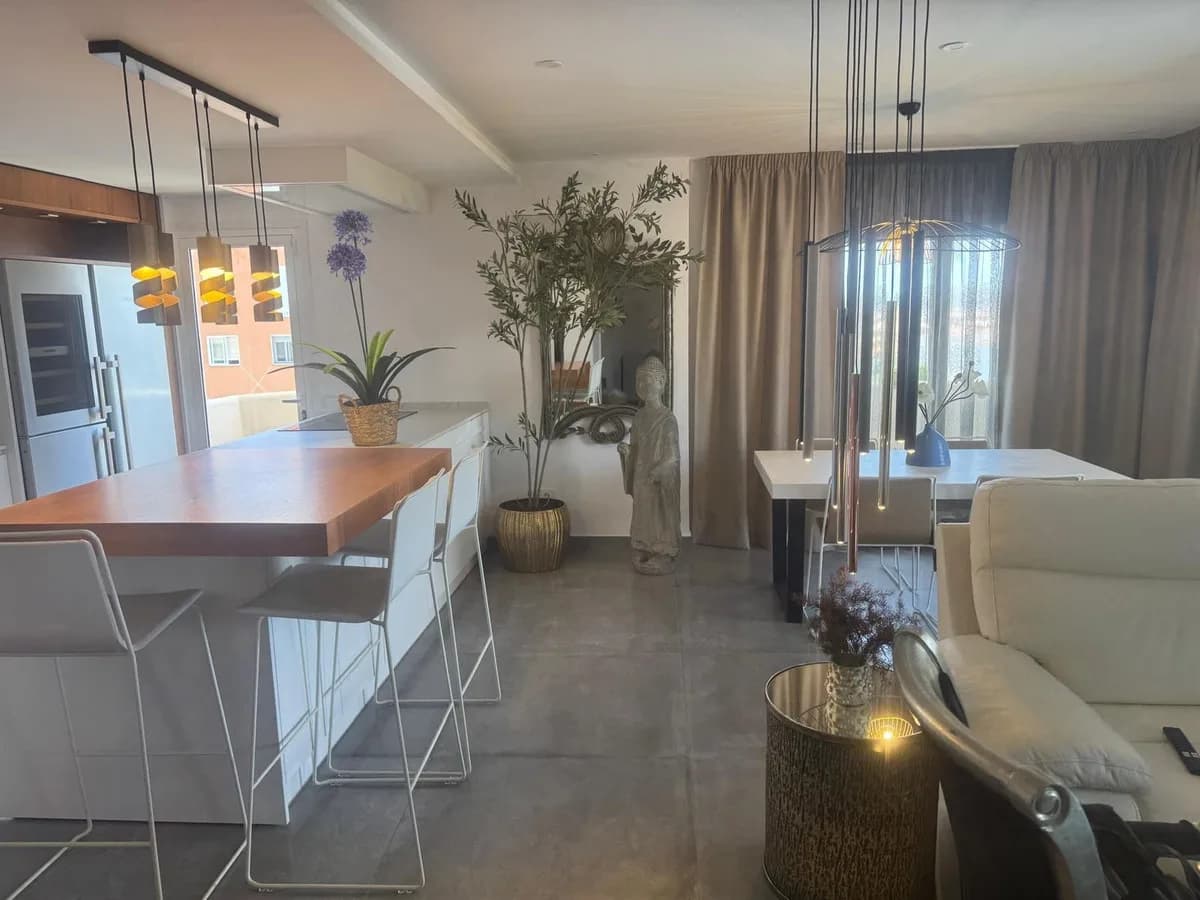 2 Bedroom Top Floor Apartment for Sale in Fuengirola, Málaga - Image 8