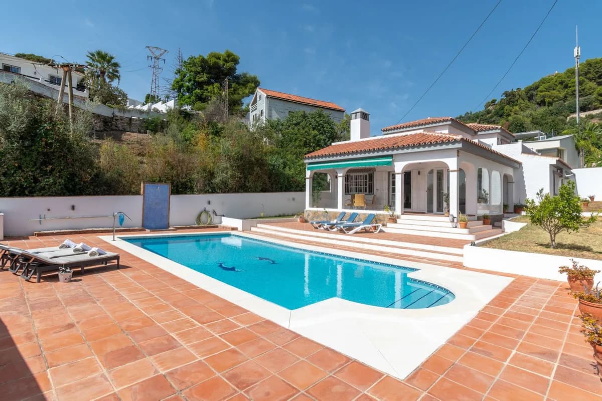 3 Bedroom Detached Villa for Sale in Benalmadena, Málaga - Image 3