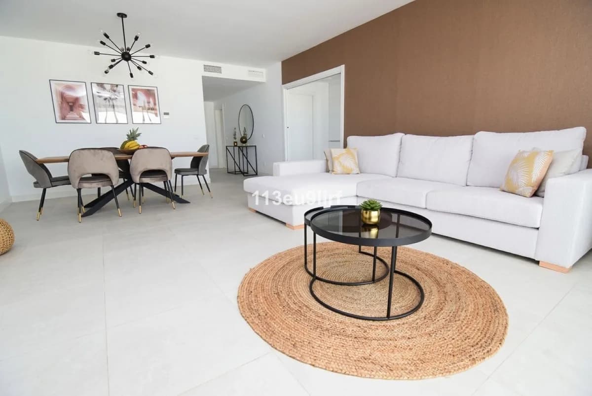 3 Bedroom Ground Floor Apartment for Sale in Estepona, Málaga - Image 3