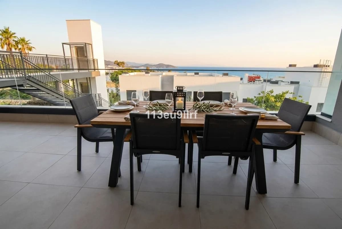 3 Bedroom Ground Floor Apartment for Sale in Estepona, Málaga - Image 4