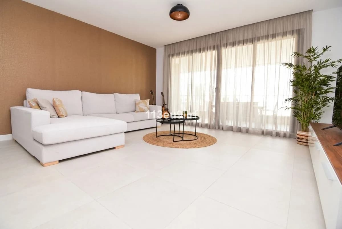 3 Bedroom Ground Floor Apartment for Sale in Estepona, Málaga - Image 5