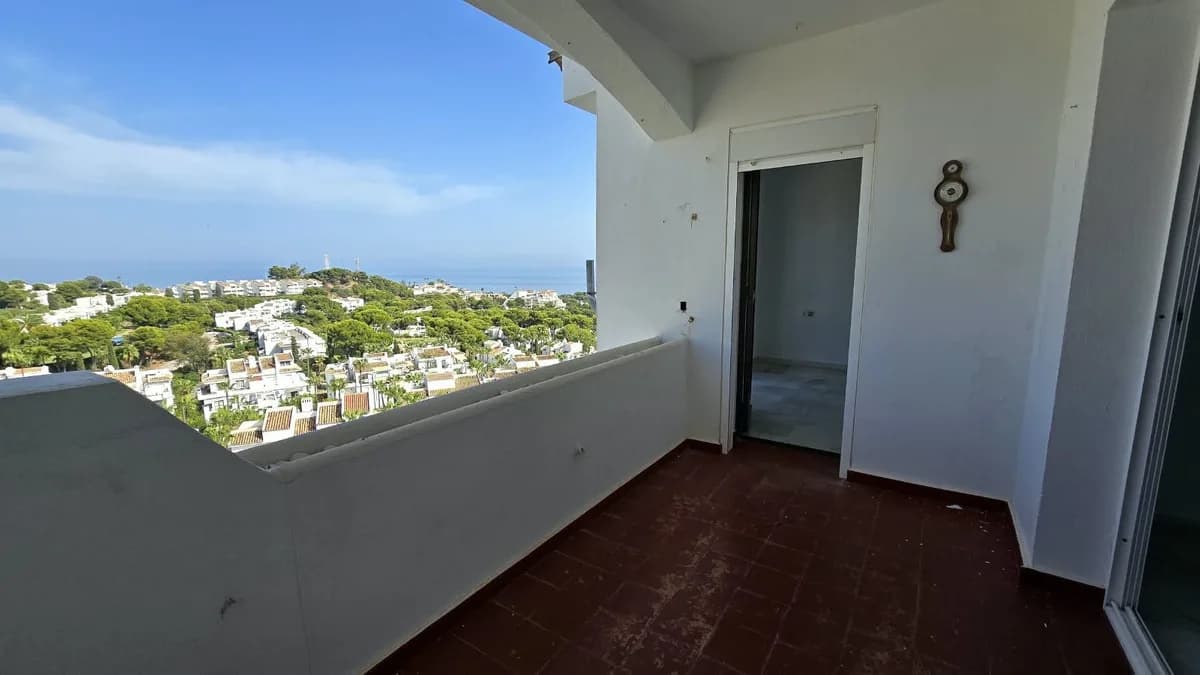2 Bedroom Top Floor Apartment for Sale in Riviera del Sol, Málaga - Image 3