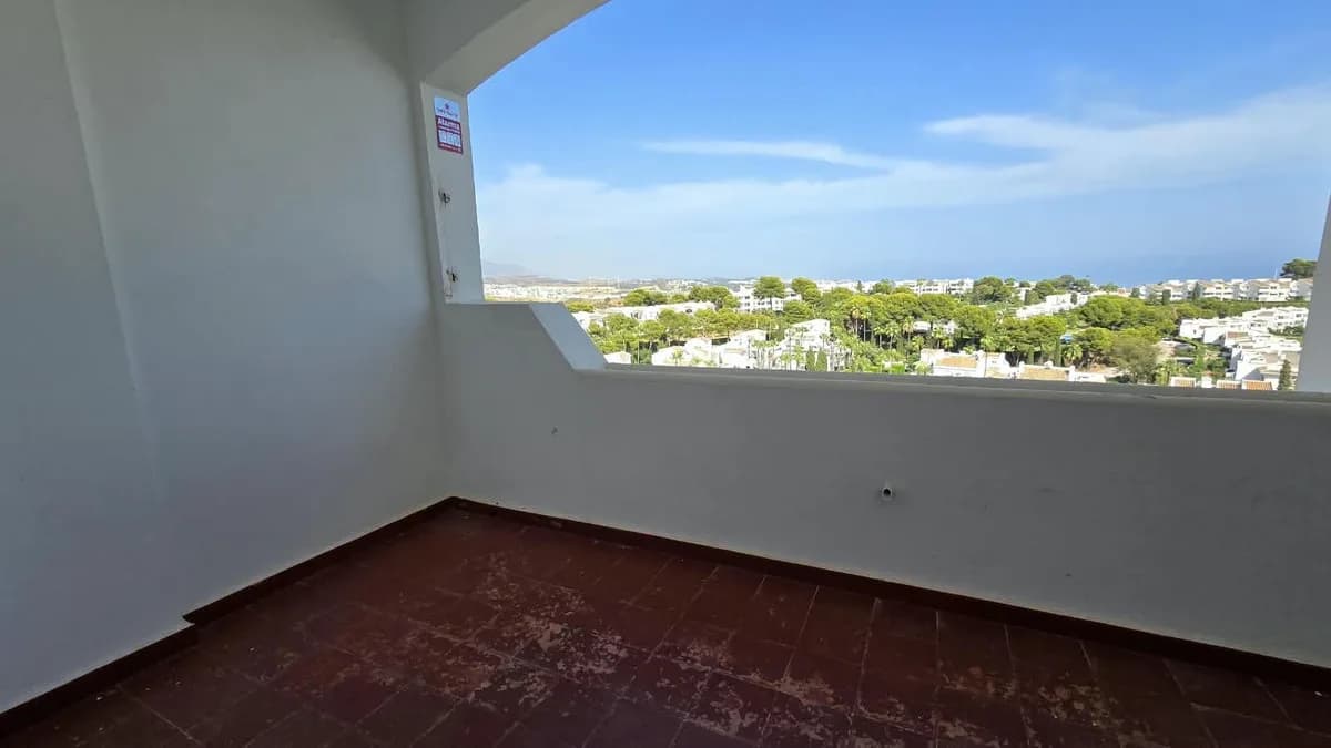 2 Bedroom Top Floor Apartment for Sale in Riviera del Sol, Málaga - Image 4
