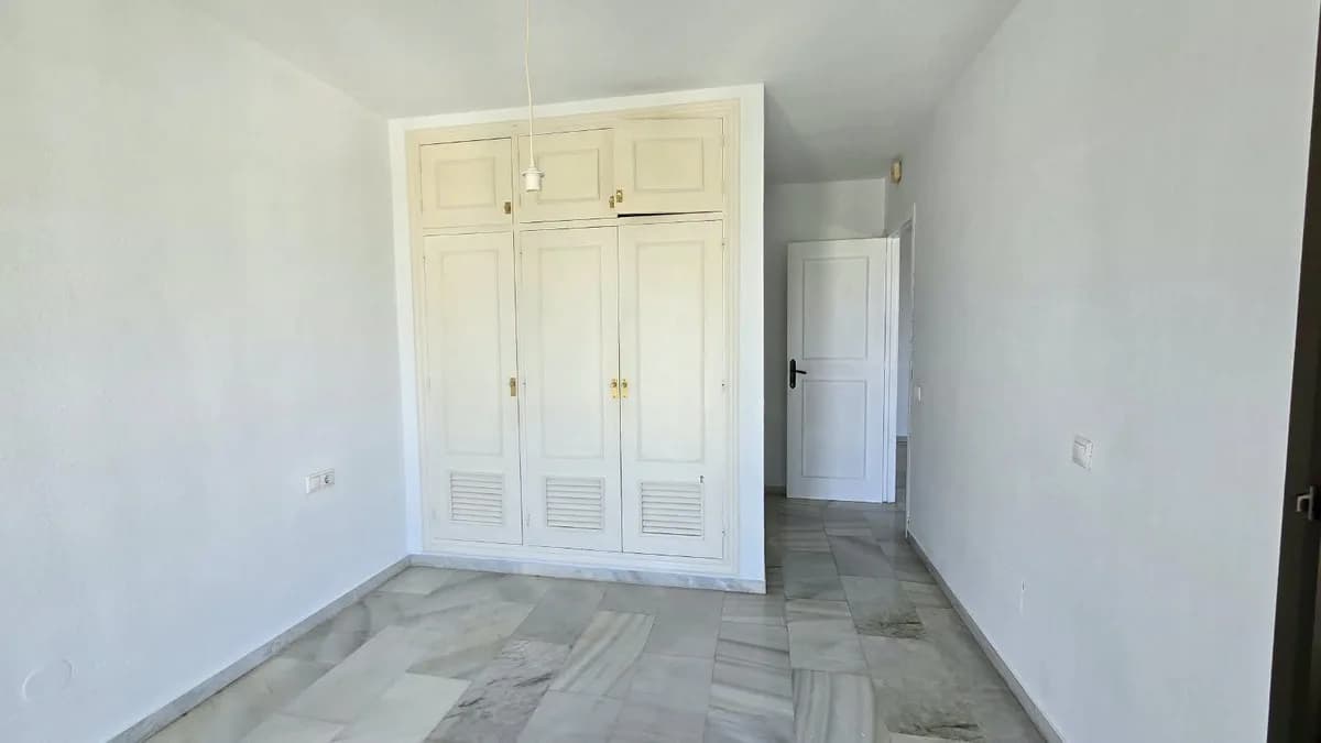 2 Bedroom Top Floor Apartment for Sale in Riviera del Sol, Málaga - Image 5