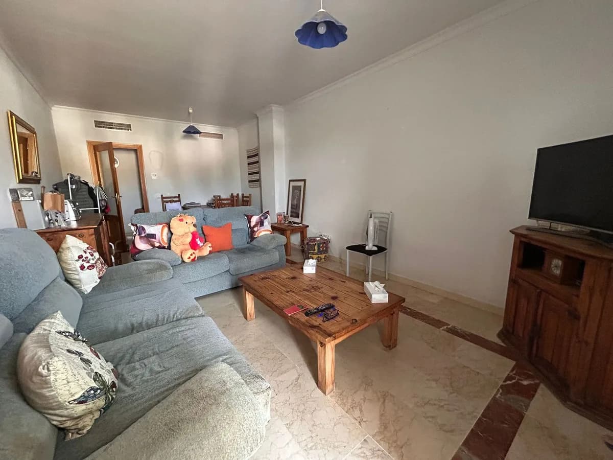 2 Bedroom Top Floor Apartment for Sale in Selwo, Málaga - Image 4